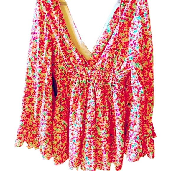 NWT Vici Mila Flared Sleeve Playsuit in White Floral Size Medium - Picture 3 of 12